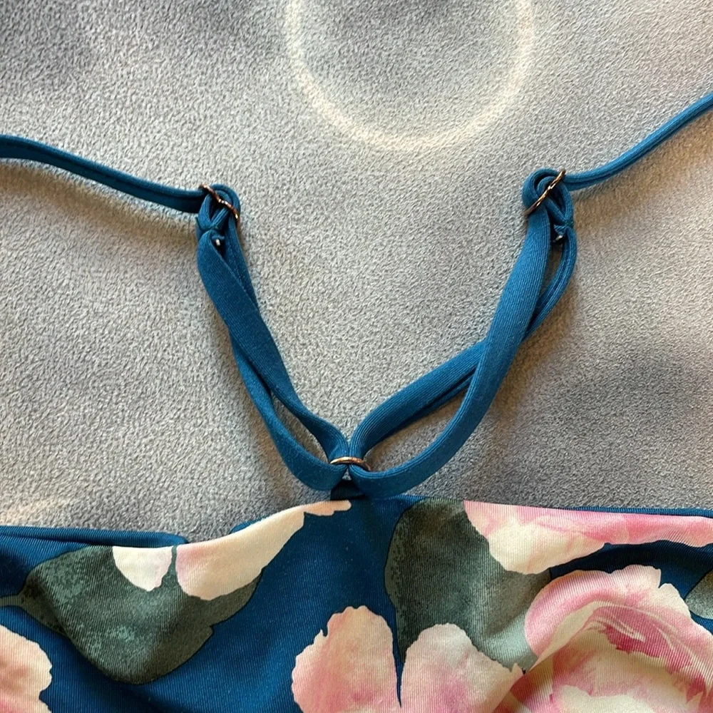 Frankie’s floral 2-piece crochet bikini | Size Small